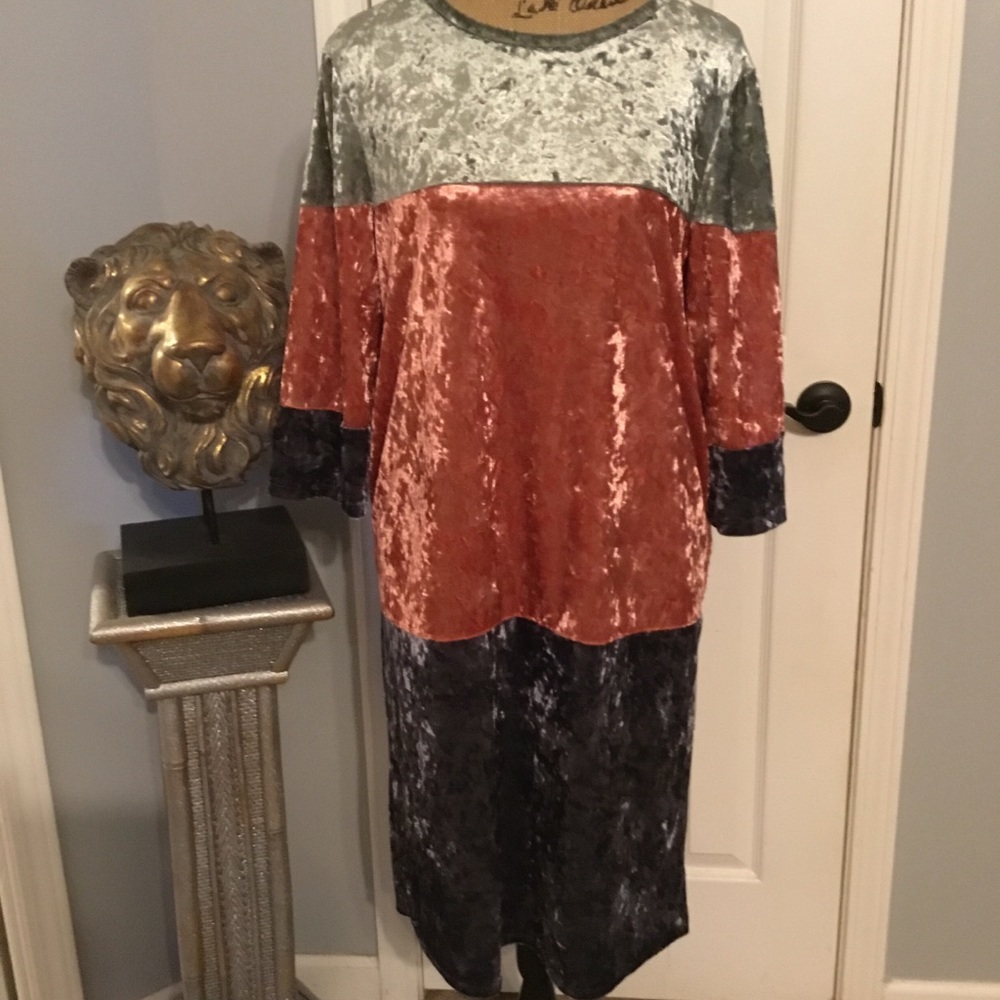 Color Block Velour Dresses 2 Size Large Left - Picture 5 of 5
